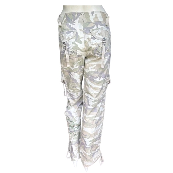 NWT Venus Low Rise Baggy Camouflage Print Cargo Pants Floral Beaded Hem Size 6 - Picture 3 of 9